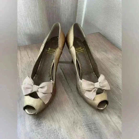 Moschino Women’s Vintage Gold Pumps With Bows Shoes Size 7.5 - Picture 3 of 8